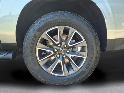 2023 Chevrolet Suburban Base