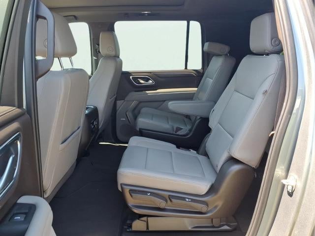 2023 Chevrolet Suburban Base