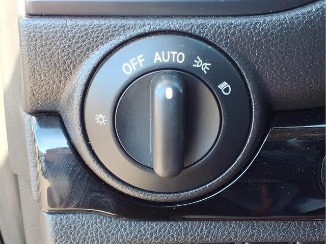 2023 Nissan TITAN Base