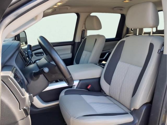 2023 Nissan TITAN Base