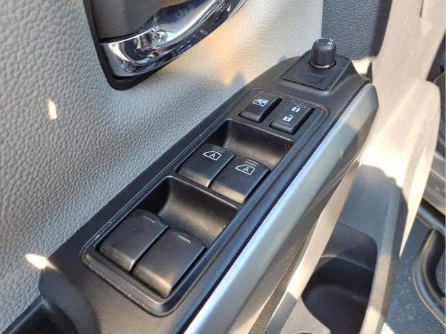 2023 Nissan TITAN Base